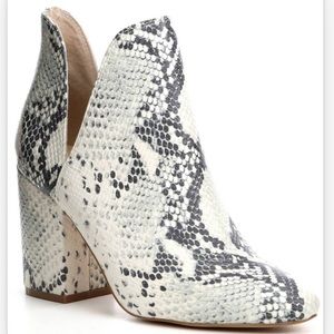 Steve Madden Rookie Bootie size 6